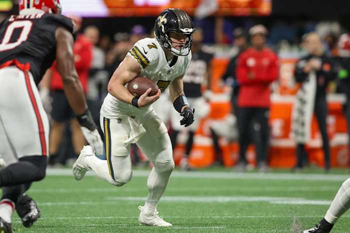 Taysom Hill (7) of the New Orleans Saints runs the ball against the Atlanta Falcons. Mandatory Credit: Brett Davis-USA TODAY